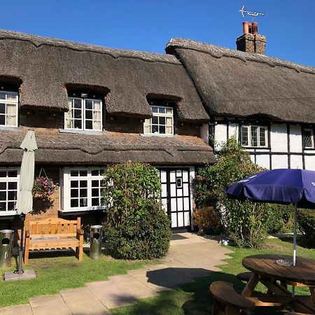 Old Hunters Lodge Whipsnade Limited Екстериор снимка