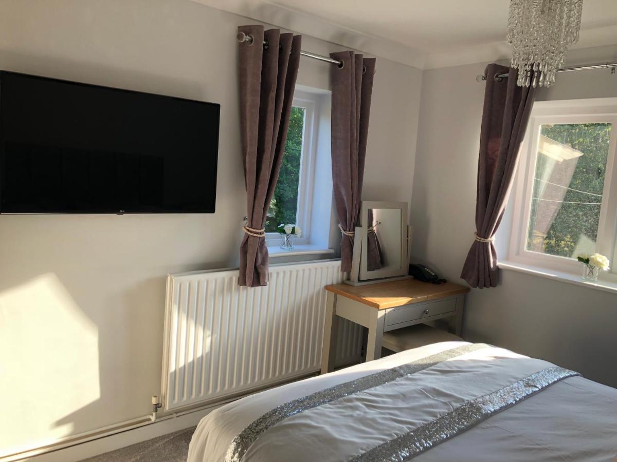 Old Hunters Lodge Whipsnade Limited Екстериор снимка