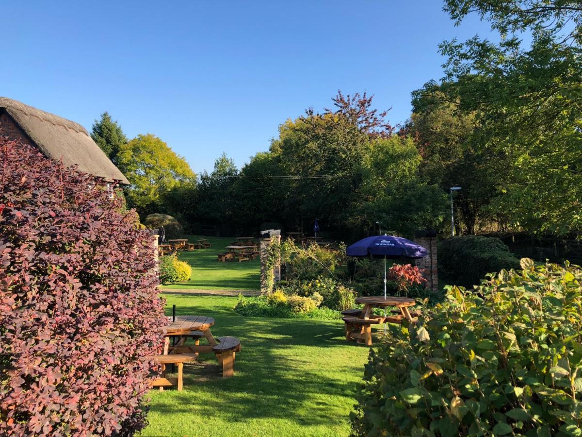 Old Hunters Lodge Whipsnade Limited Екстериор снимка