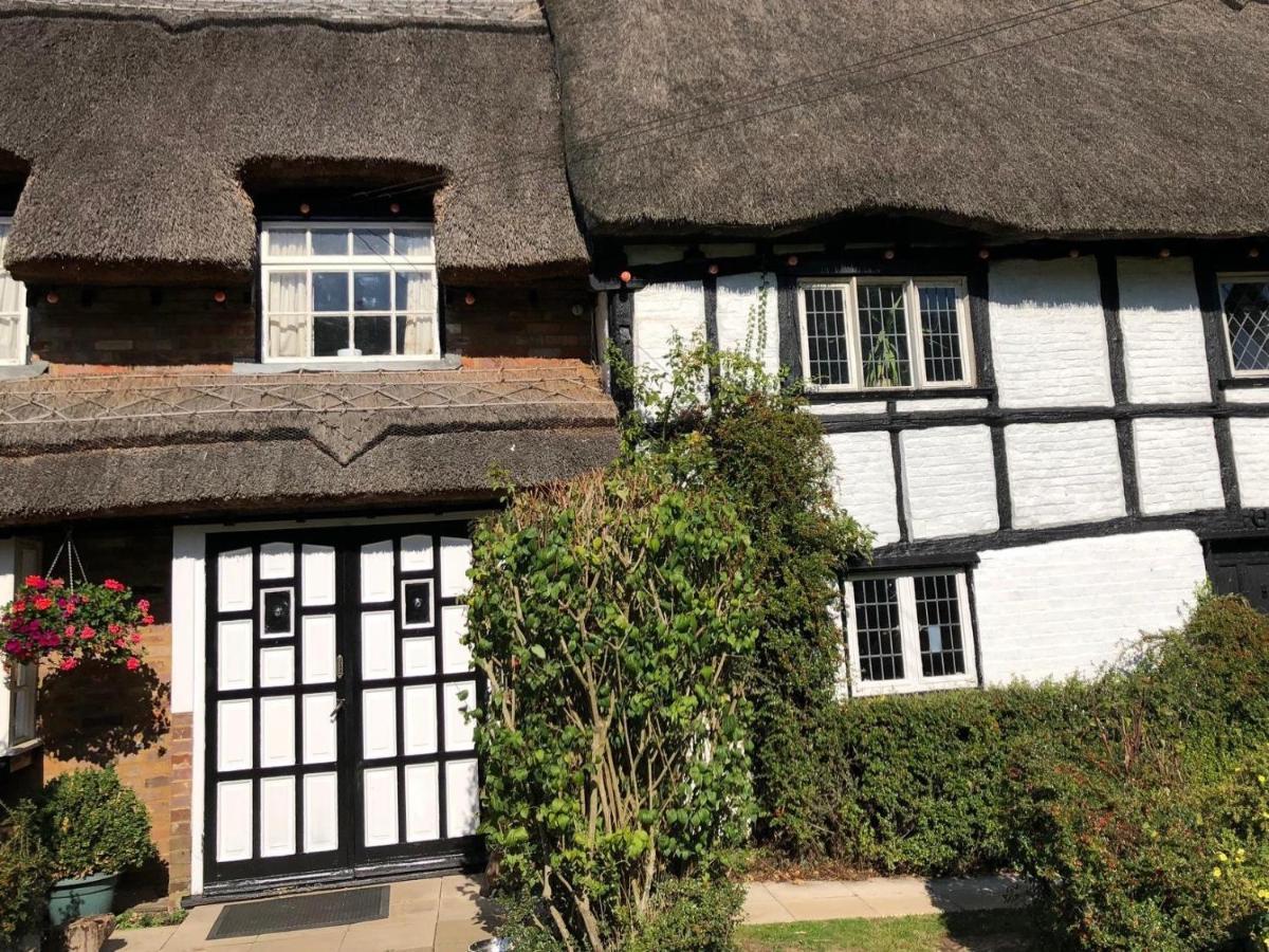 Old Hunters Lodge Whipsnade Limited Екстериор снимка