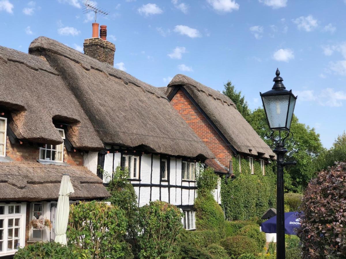 Old Hunters Lodge Whipsnade Limited Екстериор снимка
