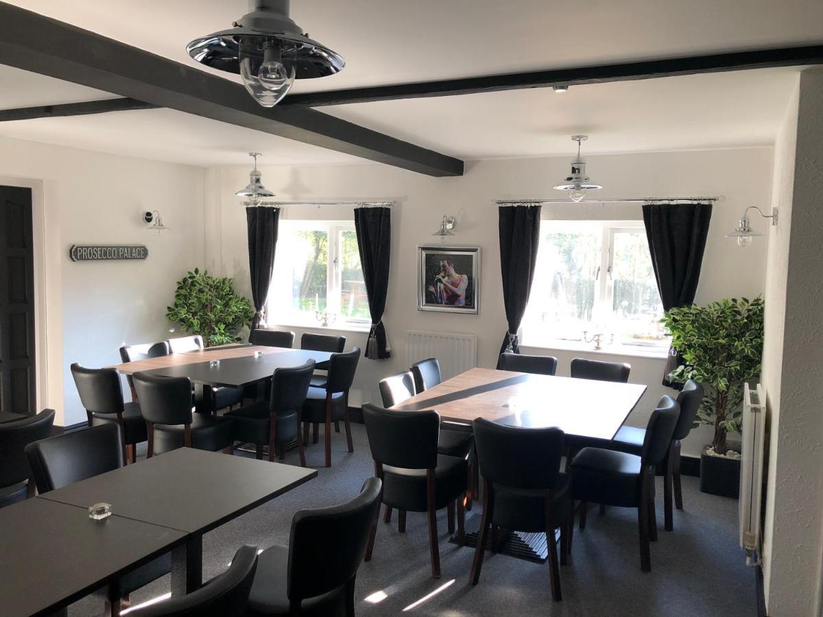 Old Hunters Lodge Whipsnade Limited Екстериор снимка