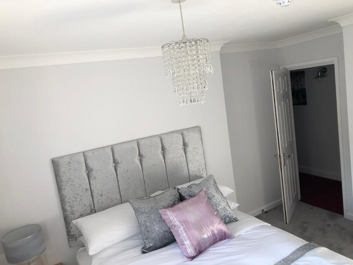 Old Hunters Lodge Whipsnade Limited Екстериор снимка